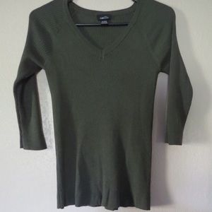 Thick v neck army green shirt
